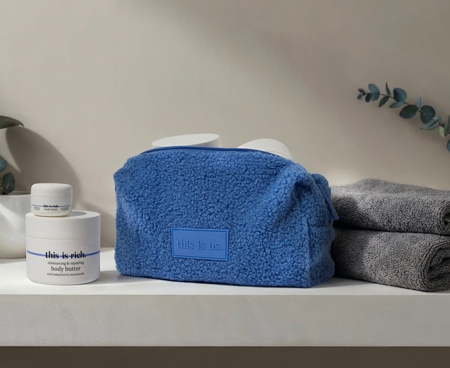 this is us. | Luxe toiletzakje blauw (6x)
